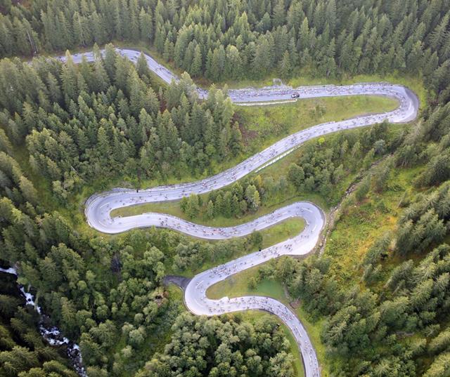 Ötztaler Radmarathon – strada alpina di passo con tornanti.