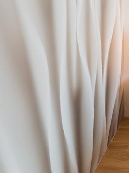 Nachttisch mit Lampe - Apartsuite