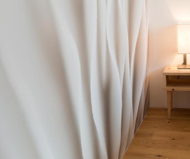 Nachttisch mit Lampe - Apartsuite