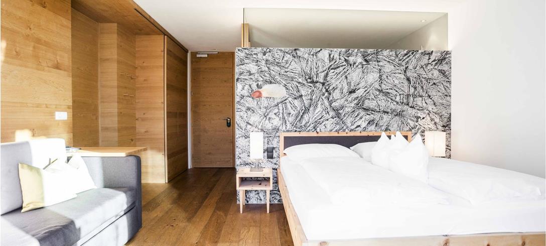 Sonnendurchflutetes Zimmer Baumhaus mit Doppelbett und ausziehbarem Sofa