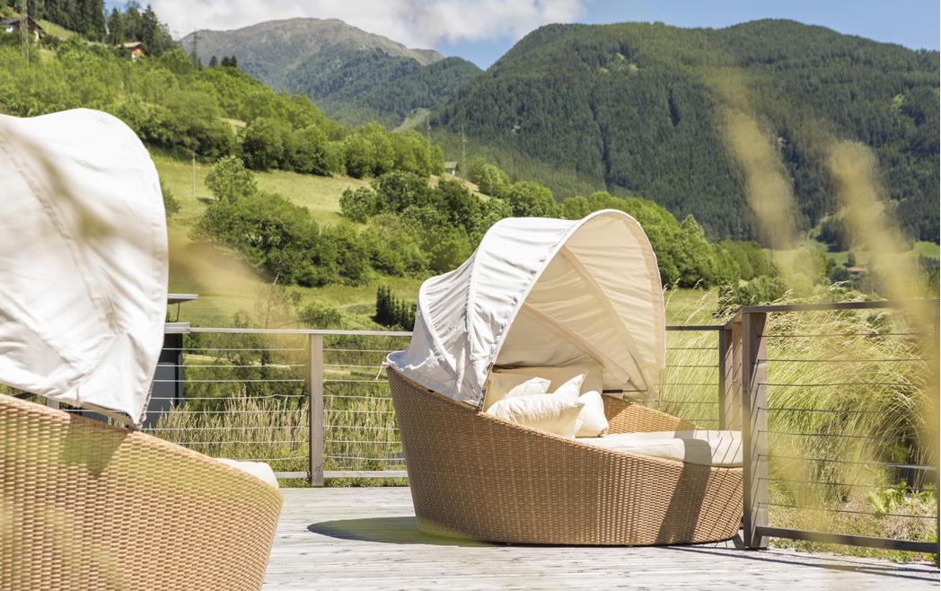 Lettini sulla terrazza panoramica