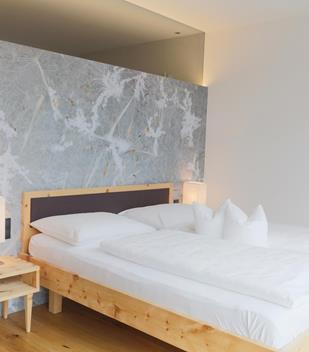 Zimmer Wolke mit Doppelbett